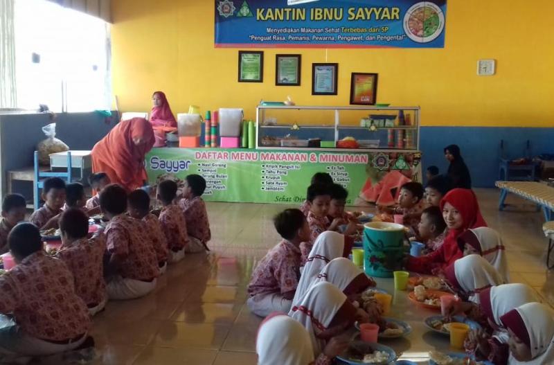 Monev Tasik : Makanan terjamin kebersihannya, diolah dengan baik, dan aman dimakan.